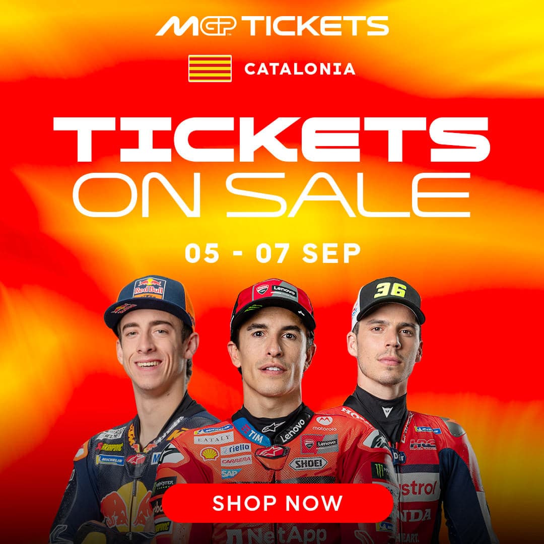 Visuel carré « Tickets on sale » pour le Grand Prix de Catalogne : trois pilotes détourés sur un dégradé jaune et rouge, dates et bouton « Shop now ».