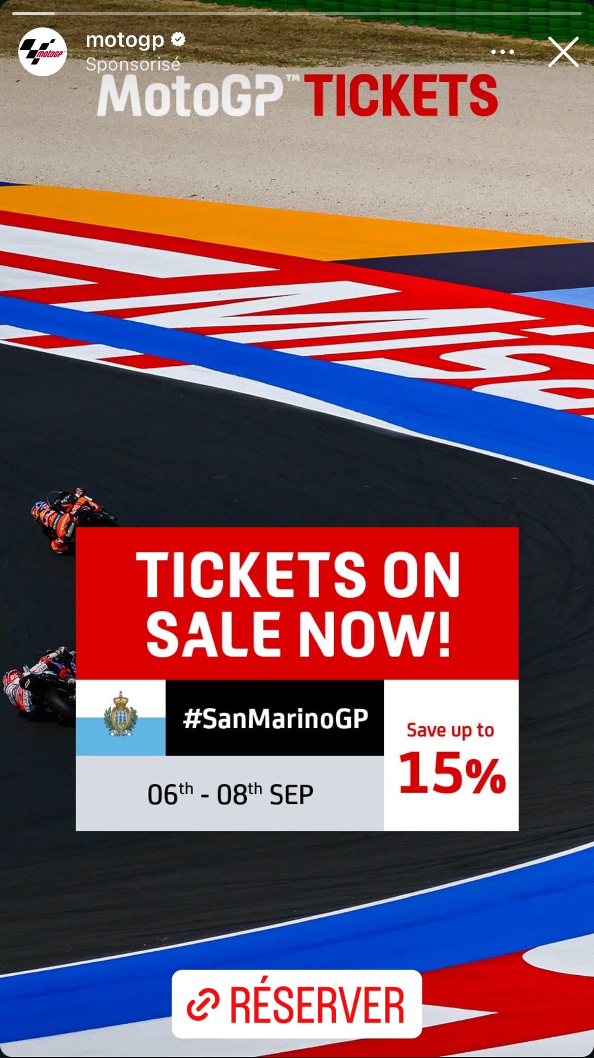 Story publiée pour le Grand Prix de Saint-Marin : vue plongeante sur un virage aux bandes rouges, blanches et bleues, accroche « Tickets on sale now » et remise de 15 %.